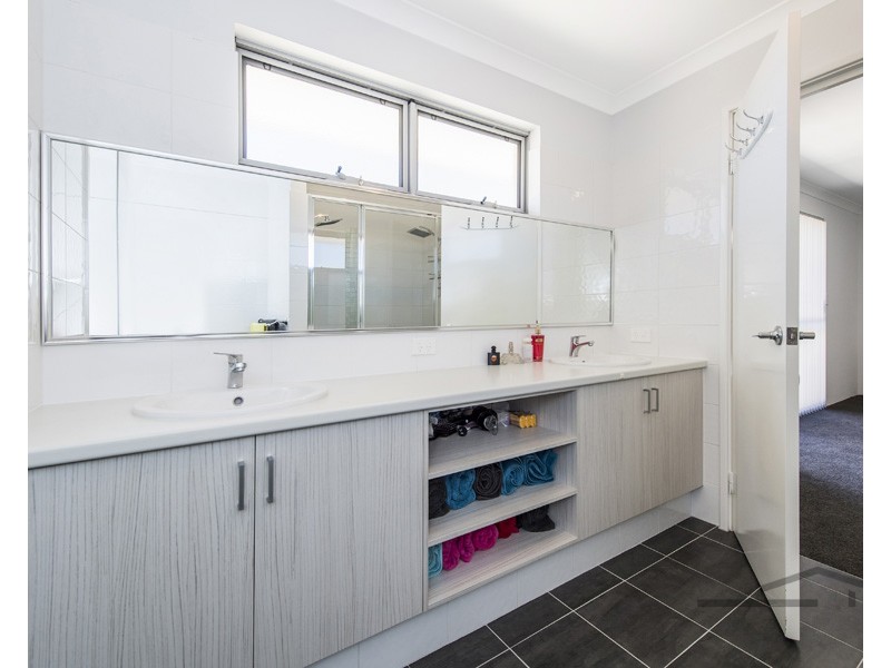 12 Lomatia Ramble, Halls Head WA 6210
