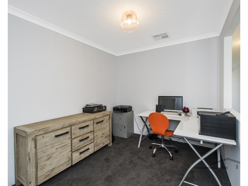 12 Lomatia Ramble, Halls Head WA 6210