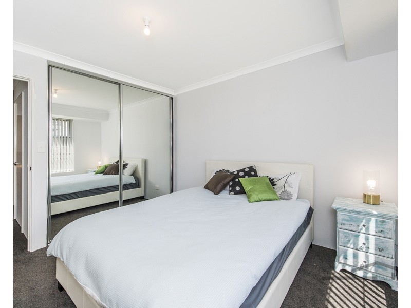 12 Lomatia Ramble, Halls Head WA 6210