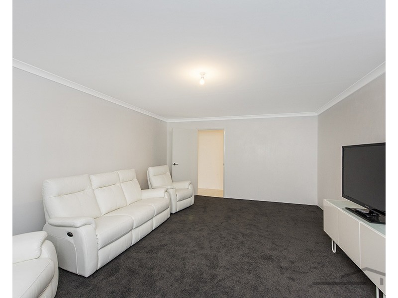 12 Lomatia Ramble, Halls Head WA 6210