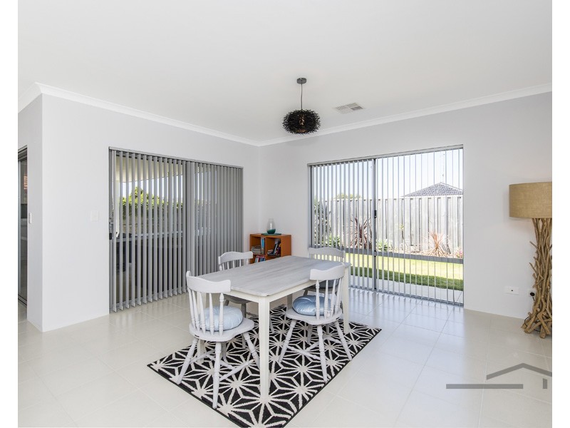 12 Lomatia Ramble, Halls Head WA 6210