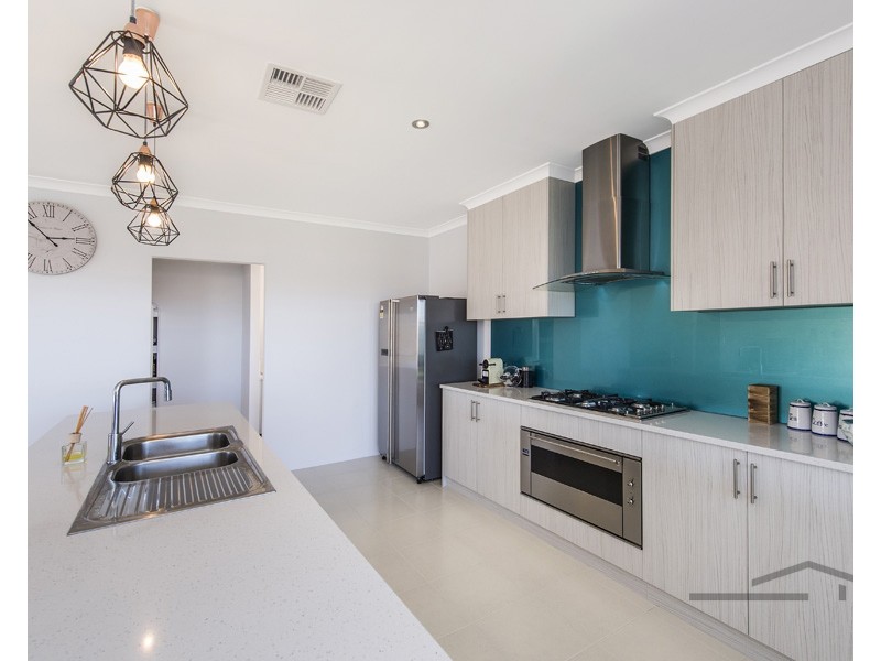 12 Lomatia Ramble, Halls Head WA 6210