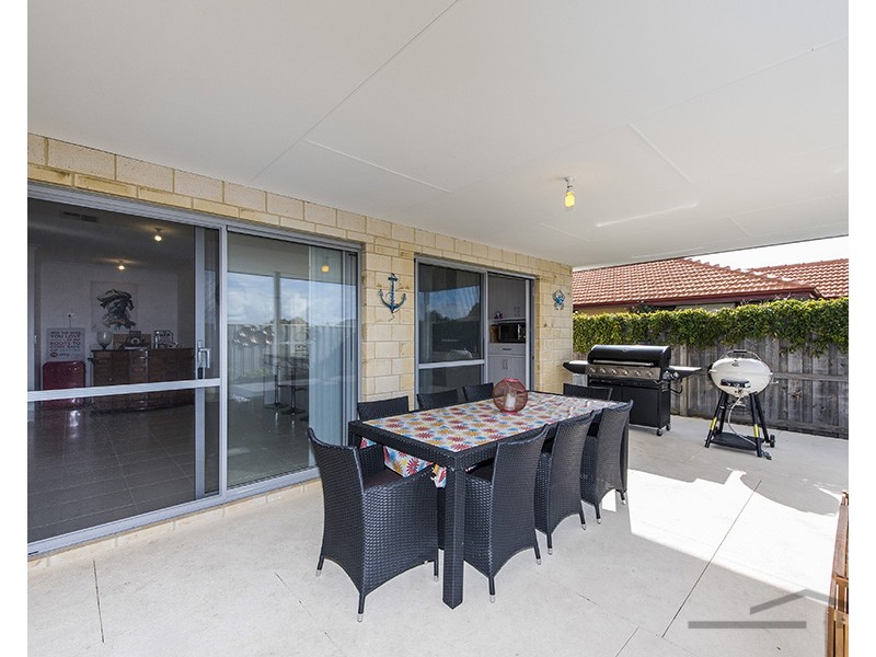 12 Lomatia Ramble, Halls Head WA 6210