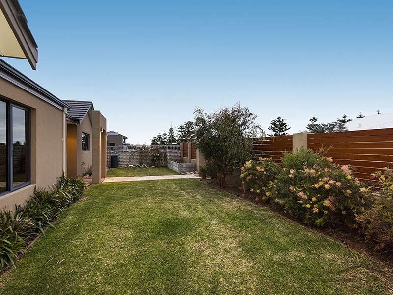 3 Wombarra Street, Secret Harbour WA 6173