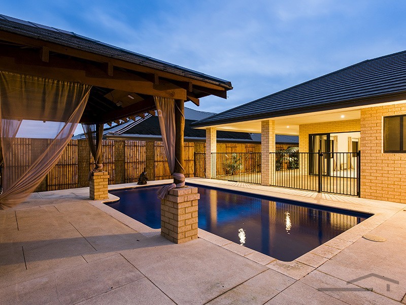 3 Wombarra Street, Secret Harbour WA 6173