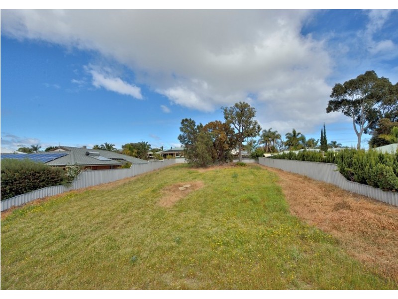 106 McLarty Road, Halls Head WA 6210