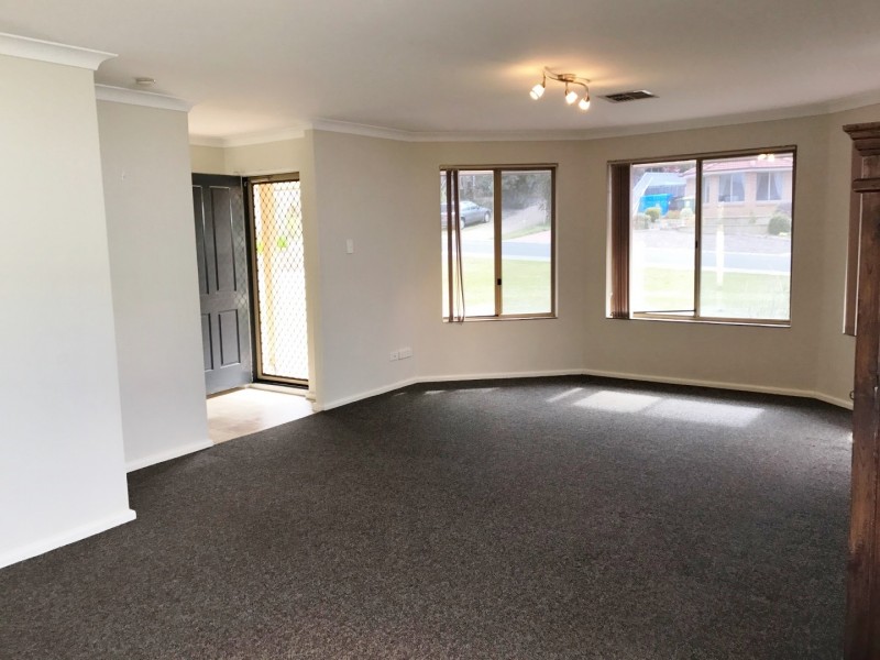 4 Honeysuckle Ramble, Halls Head WA 6210