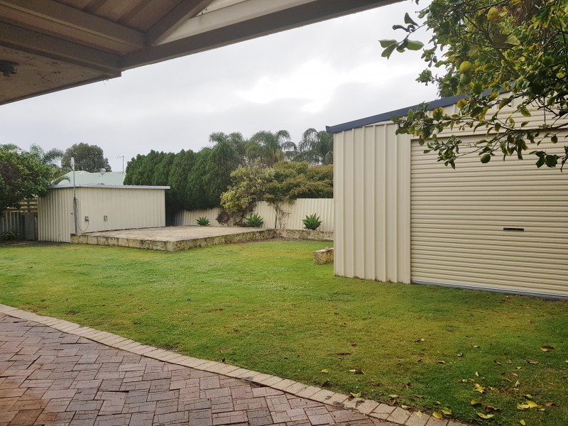 4 Honeysuckle Ramble, Halls Head WA 6210