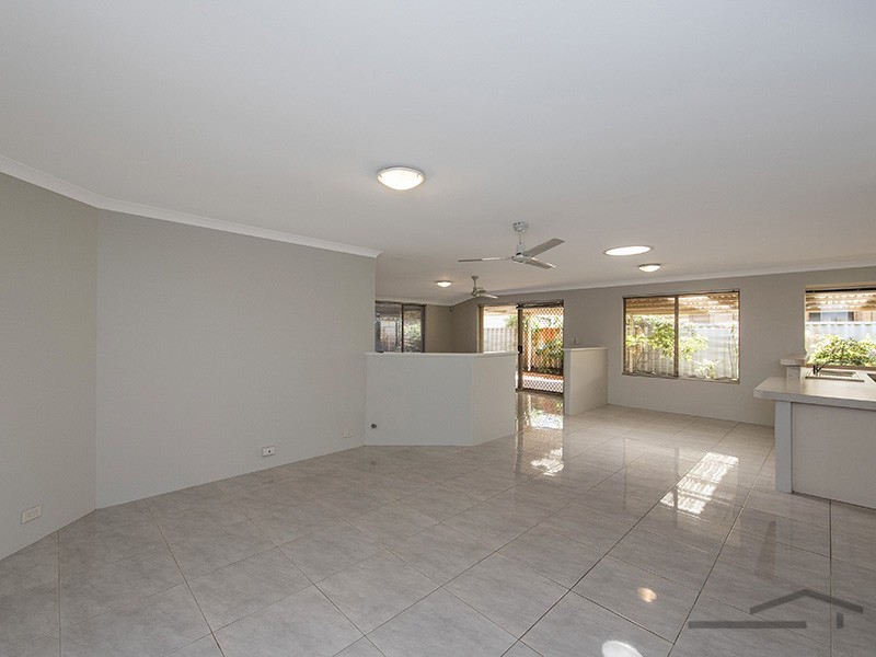 18 Staunton Rise, Halls Head WA 6210