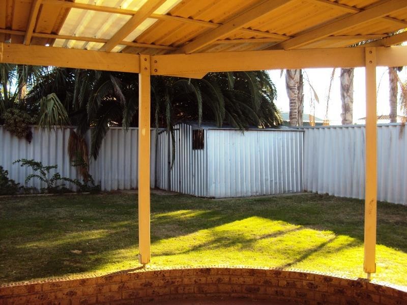 23 Hanson Way, Dudley Park WA 6210