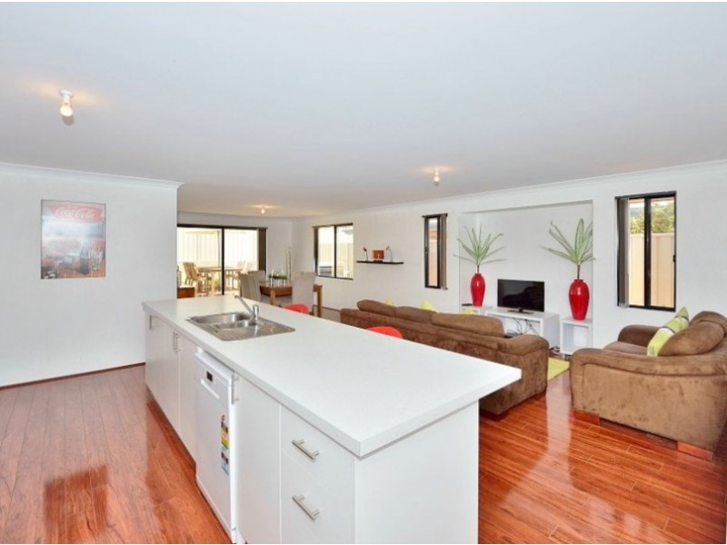 32 Longmeadow Vista, Meadow Springs WA 6210