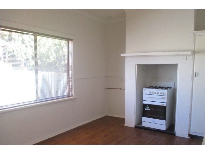 8 Service Street, Mandurah WA 6210