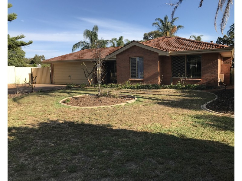 5 St Laurent Close, Greenfields WA 6210