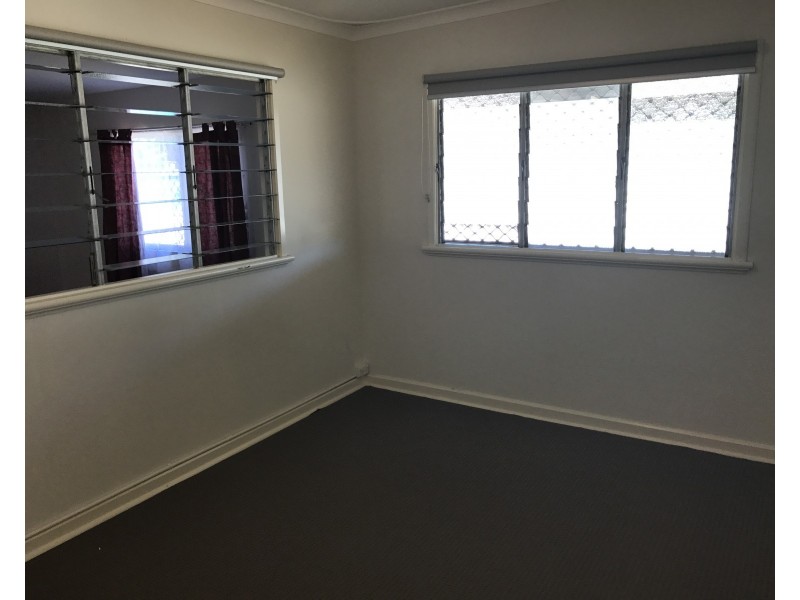 12 Loxton Street, Dudley Park WA 6210