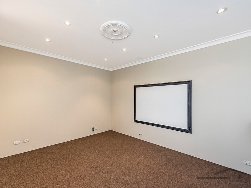 218 McLarty Road, Halls Head WA 6210