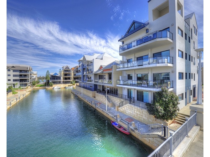 4/1 Florian Mews, Mandurah WA 6210