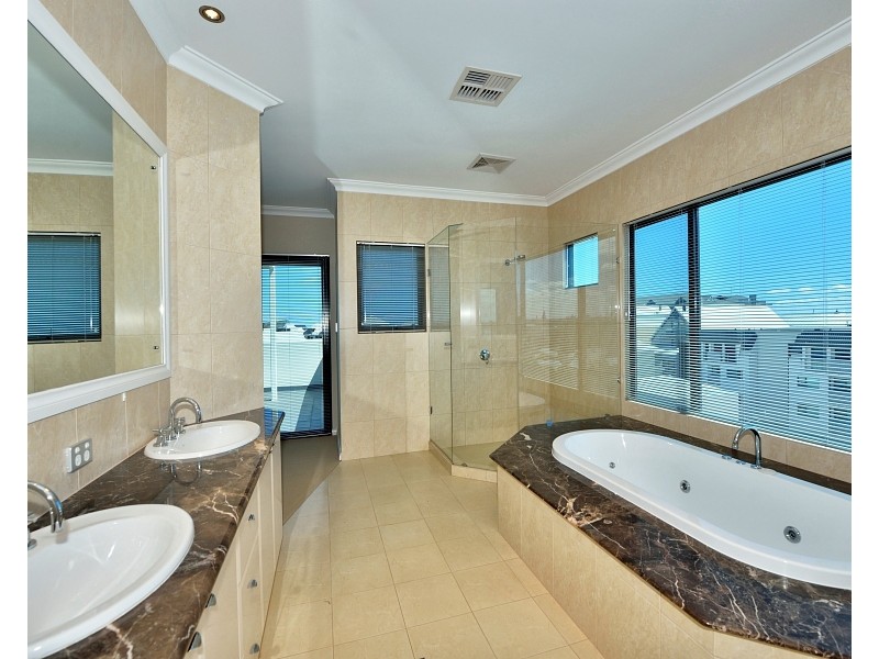 4/1 Florian Mews, Mandurah WA 6210