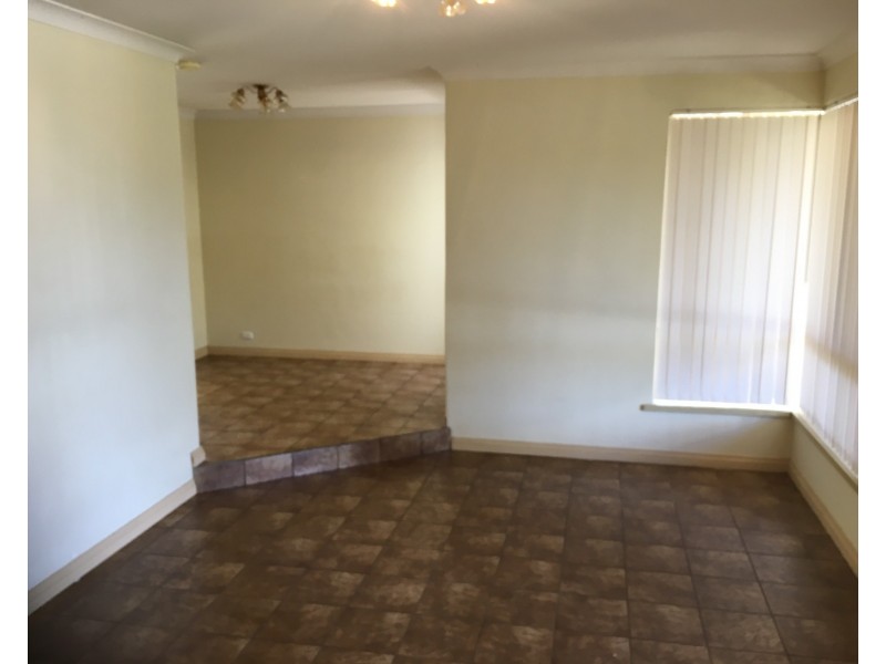 4 Hickory Court, Halls Head WA 6210