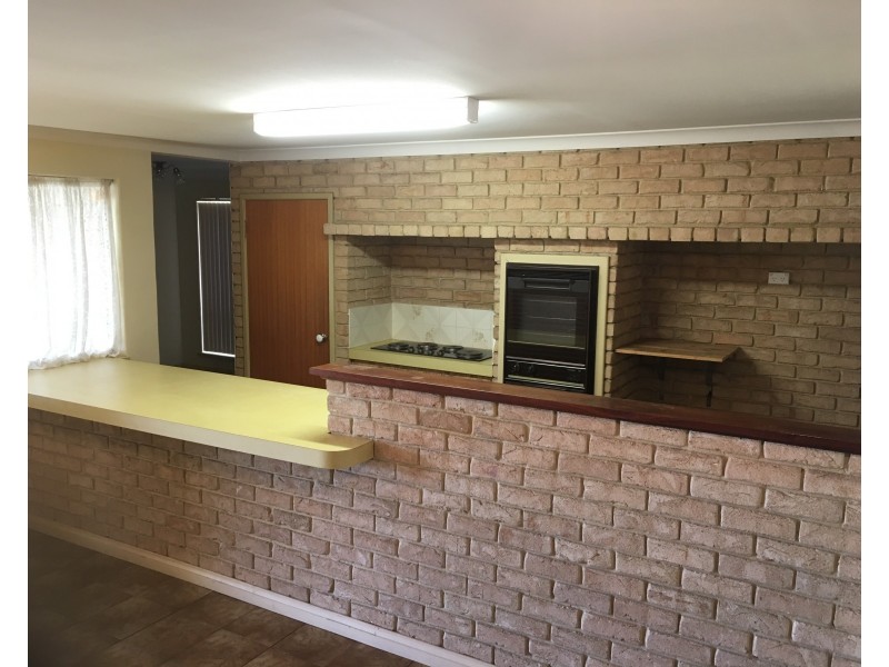 4 Hickory Court, Halls Head WA 6210