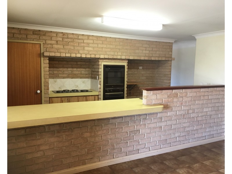 4 Hickory Court, Halls Head WA 6210