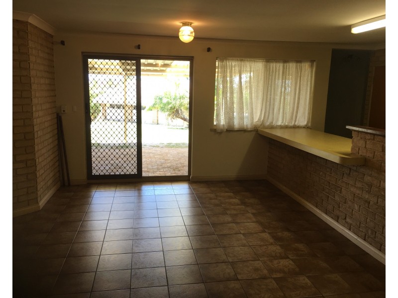 4 Hickory Court, Halls Head WA 6210