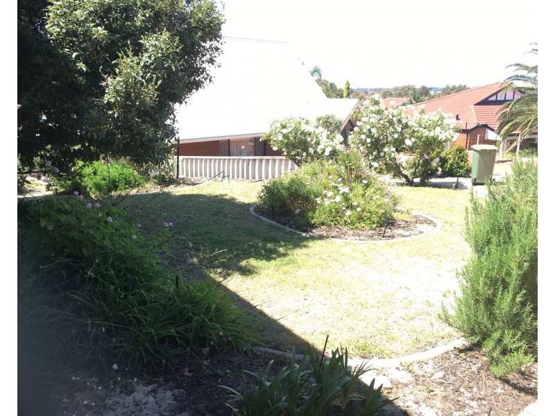 4 Hickory Court, Halls Head WA 6210