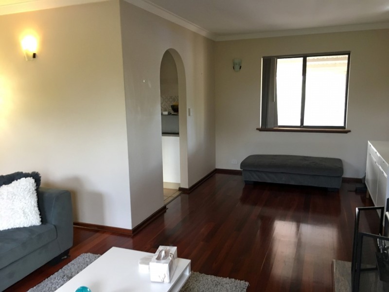 11 Columbia Close, Halls Head WA 6210