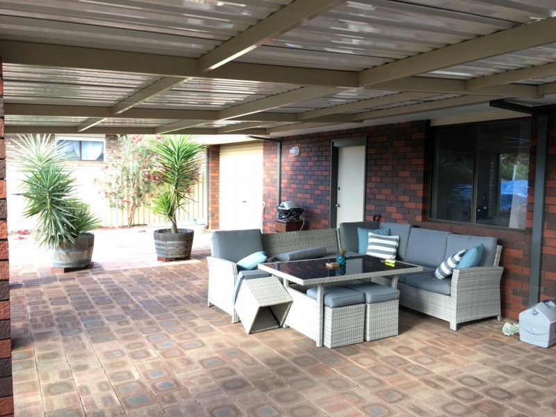 11 Columbia Close, Halls Head WA 6210