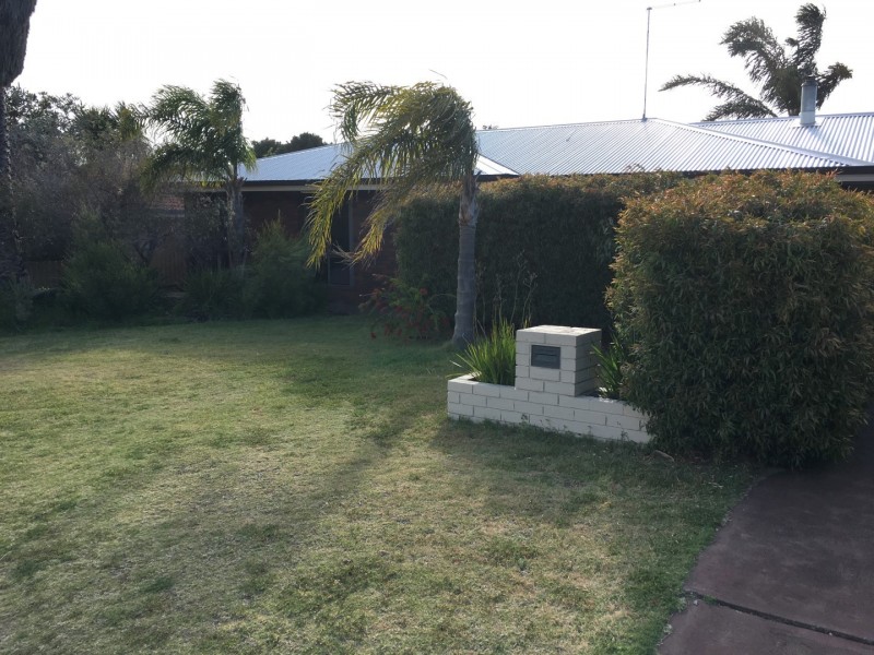 11 Columbia Close, Halls Head WA 6210