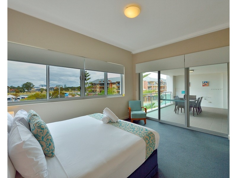 3206/16 Dolphin Drive, Mandurah WA 6210