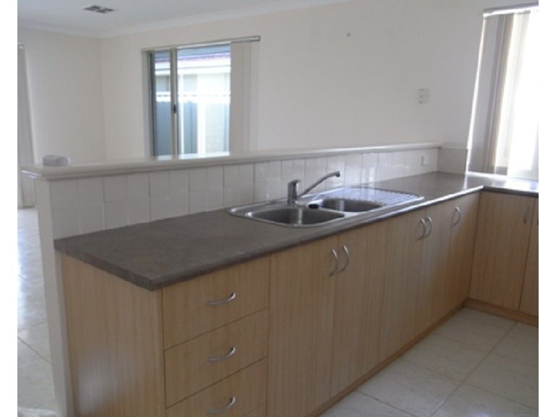 14 Evella Cove, Lakelands WA 6180