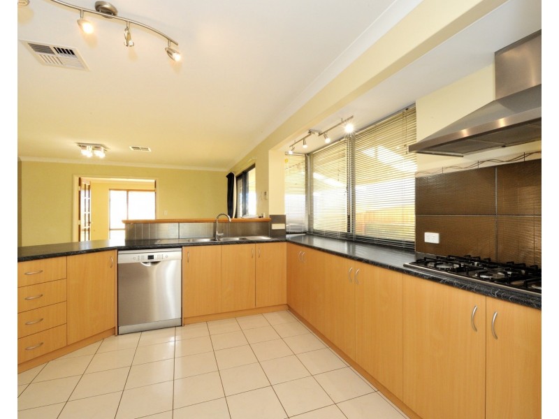 20 Cranbrook Crescent, Dawesville WA 6211