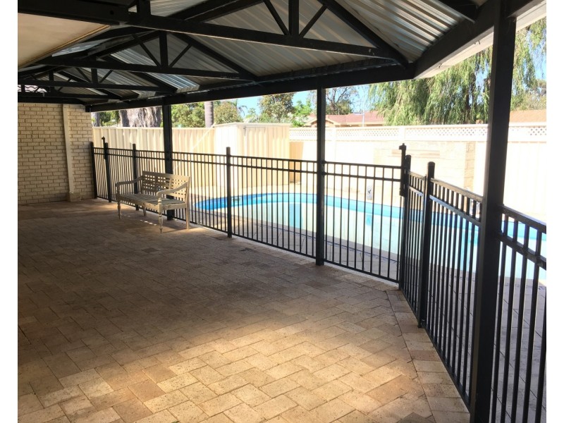 2 Kangaroo Paw Drive, Greenfields WA 6210