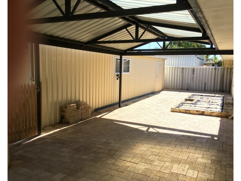 2 Kangaroo Paw Drive, Greenfields WA 6210