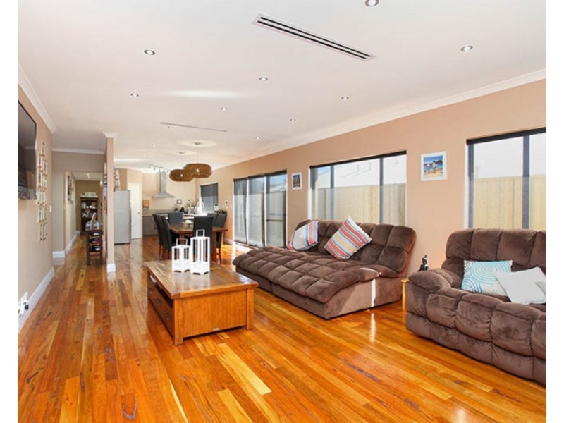 3 Badgerup Avenue, Lakelands WA 6180