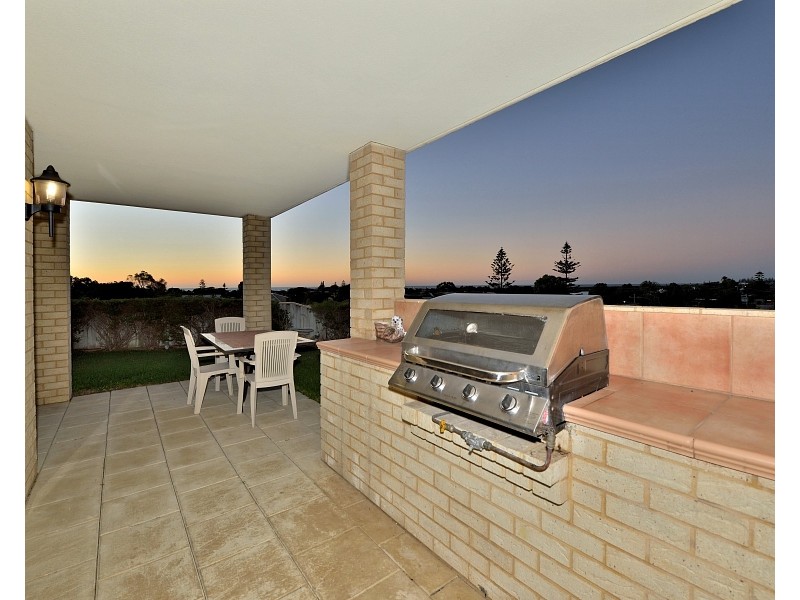 38 Madora Beach Road, Madora Bay WA 6210