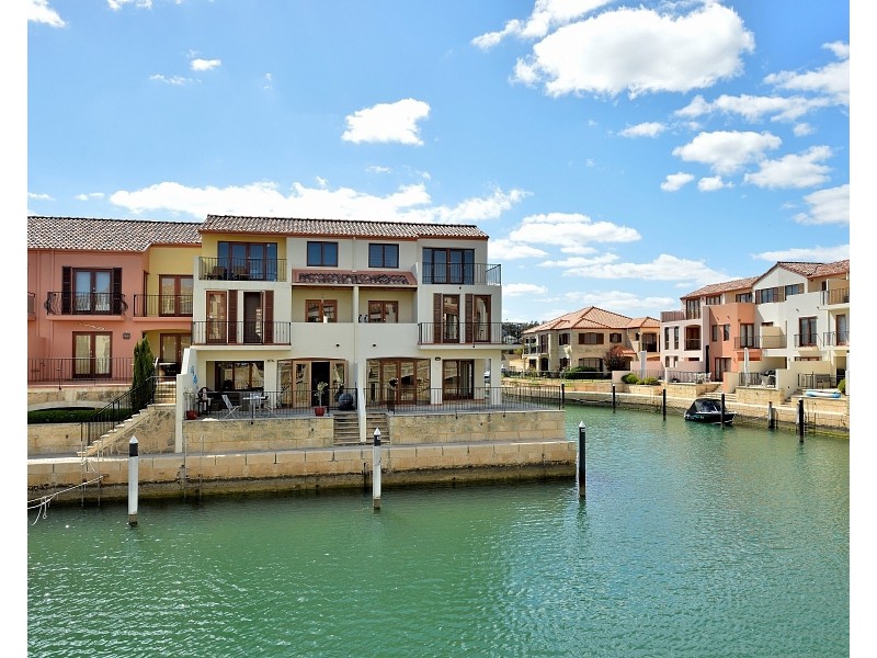 104/18 Port Quays, Wannanup WA 6210