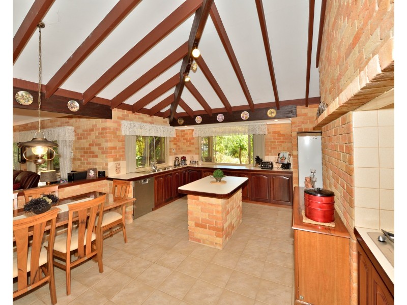 2 Redhill Place, Greenfields WA 6210