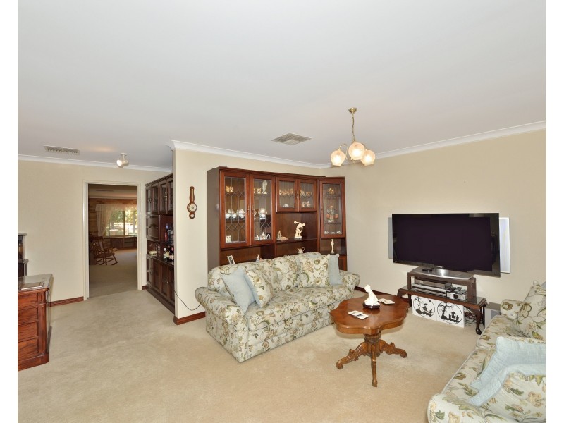 2 Redhill Place, Greenfields WA 6210