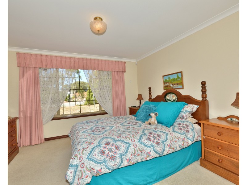 2 Redhill Place, Greenfields WA 6210