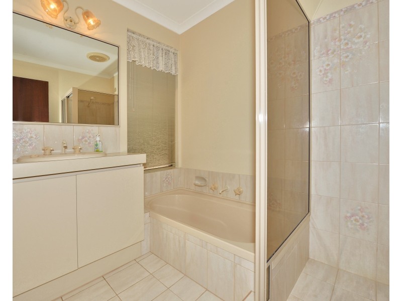 2 Redhill Place, Greenfields WA 6210