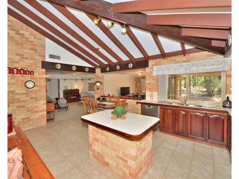 2 Redhill Place, Greenfields WA 6210