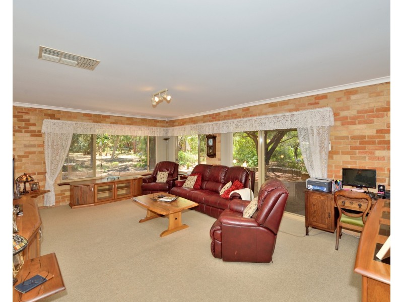 2 Redhill Place, Greenfields WA 6210