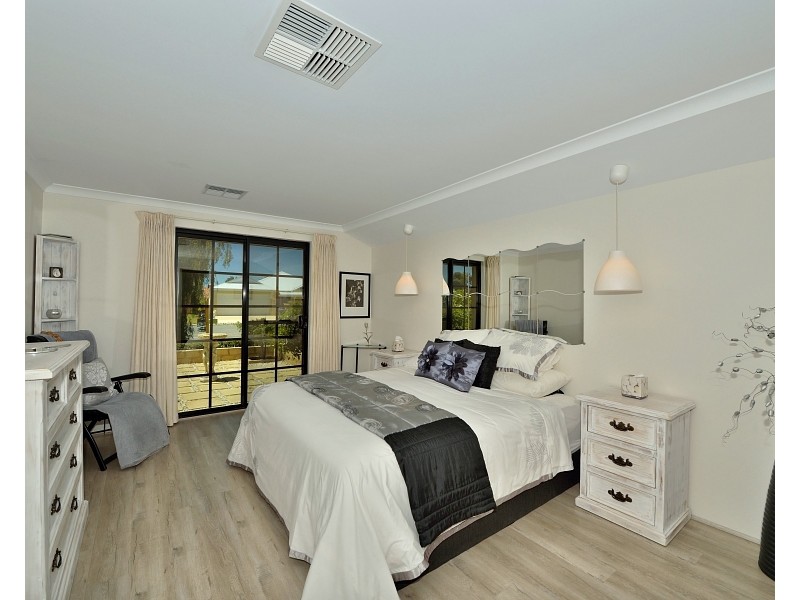 14 Black Swan View, Dudley Park WA 6210