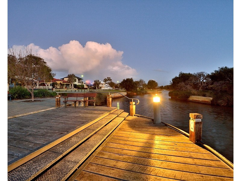 14 Black Swan View, Dudley Park WA 6210