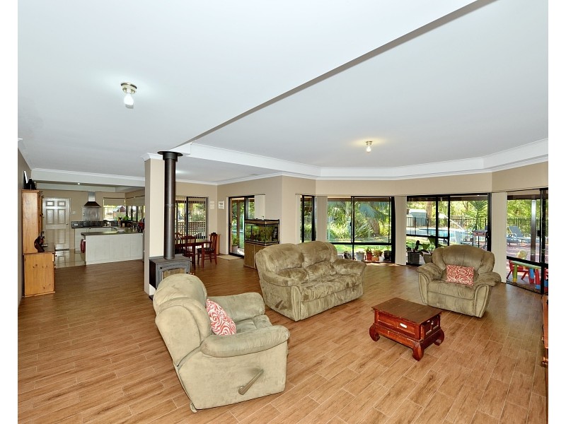 2 Crescent Drive, Bouvard WA 6211