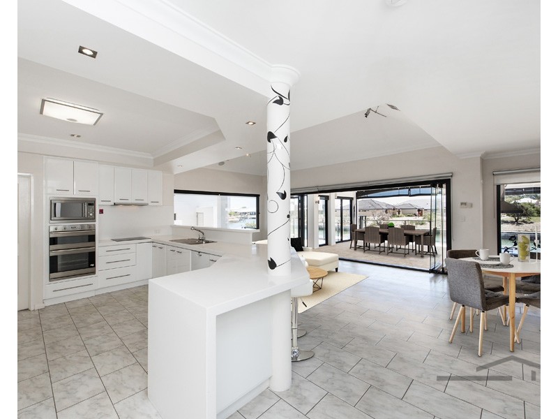 52 Erins Isle, Dudley Park WA 6210