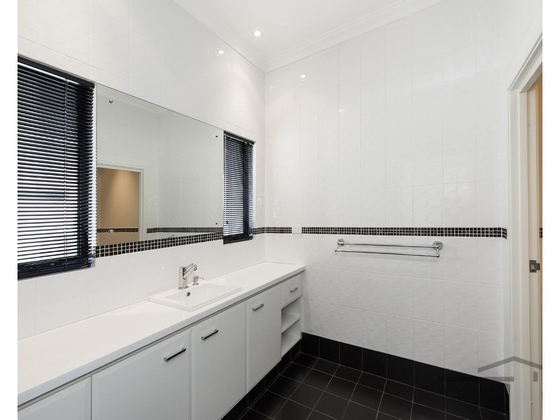 52 Erins Isle, Dudley Park WA 6210