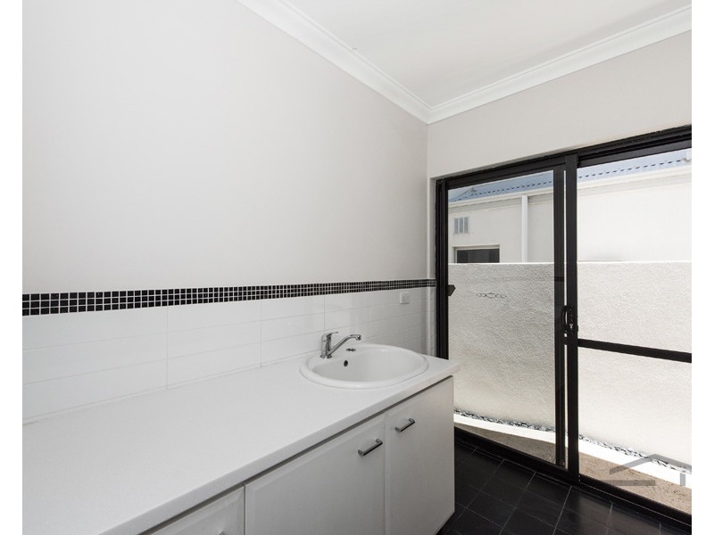 52 Erins Isle, Dudley Park WA 6210