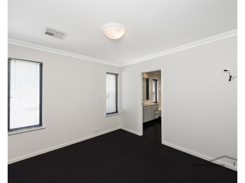 52 Erins Isle, Dudley Park WA 6210